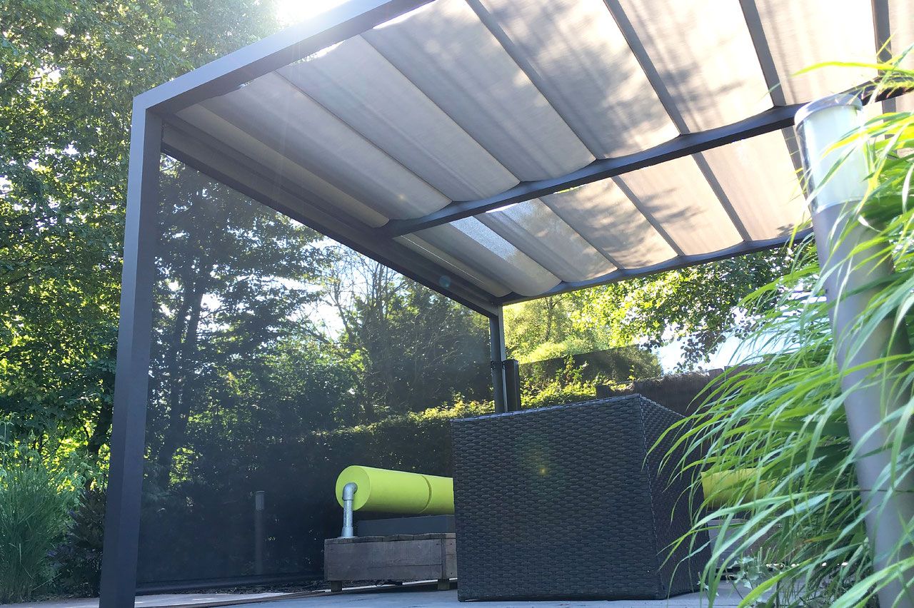 Pergola met zonnedoek